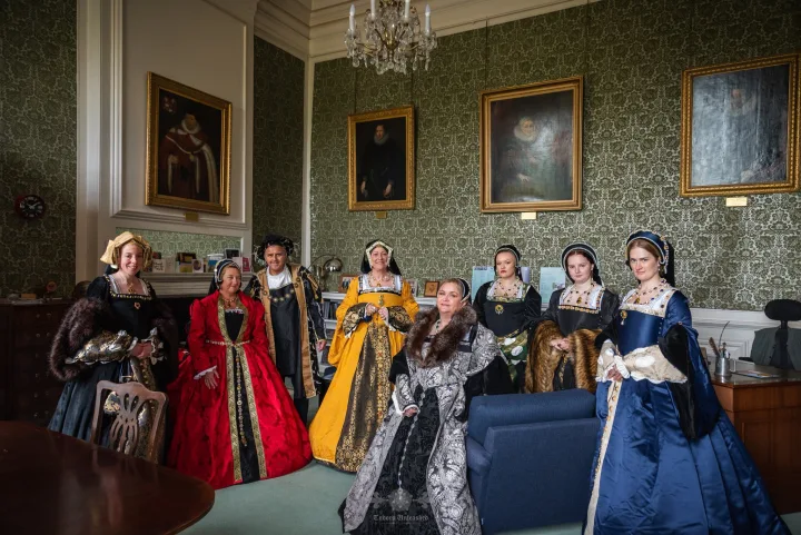 Knights, Queens and Time Machines - History Alive!